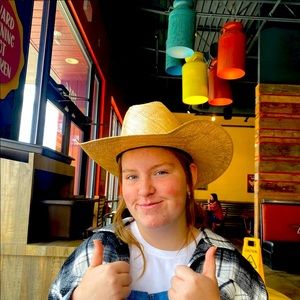 Meet your Posher, Liz